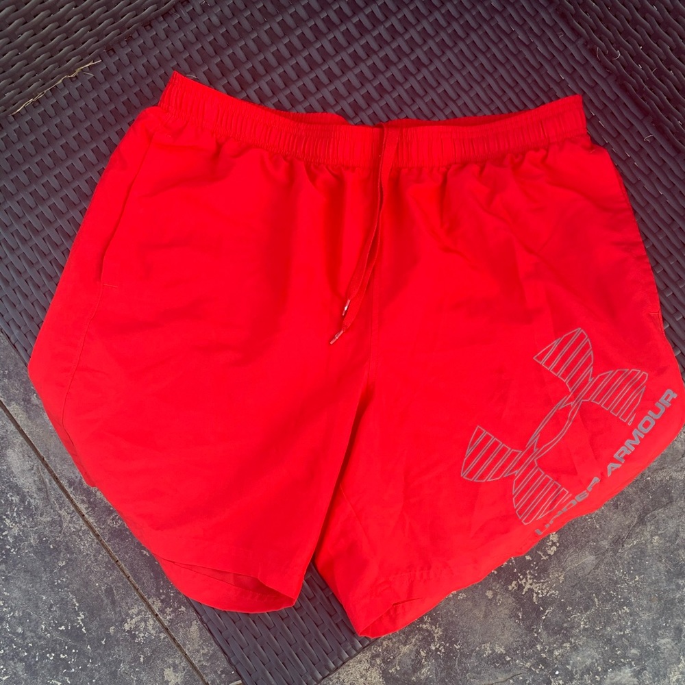 Men’s Under Armour Shorts, Red Size XL